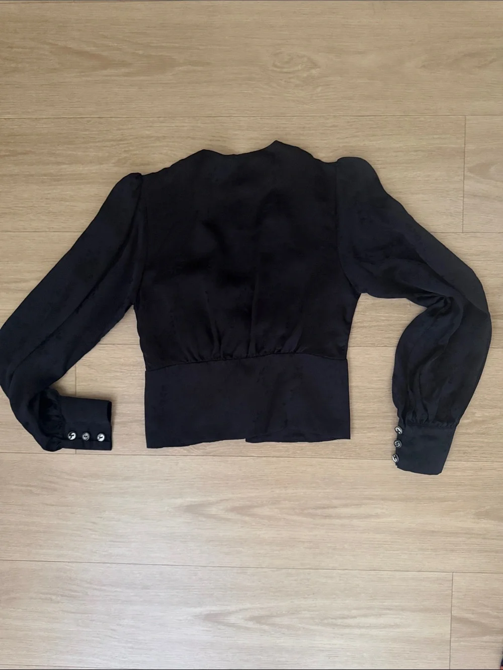 Realisation Par Kaia Voodoo Top Black Button-Front V-Neck 100% Silk Blouse